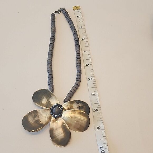Shell Flower Beaded Necklace - Picture 5 of 7